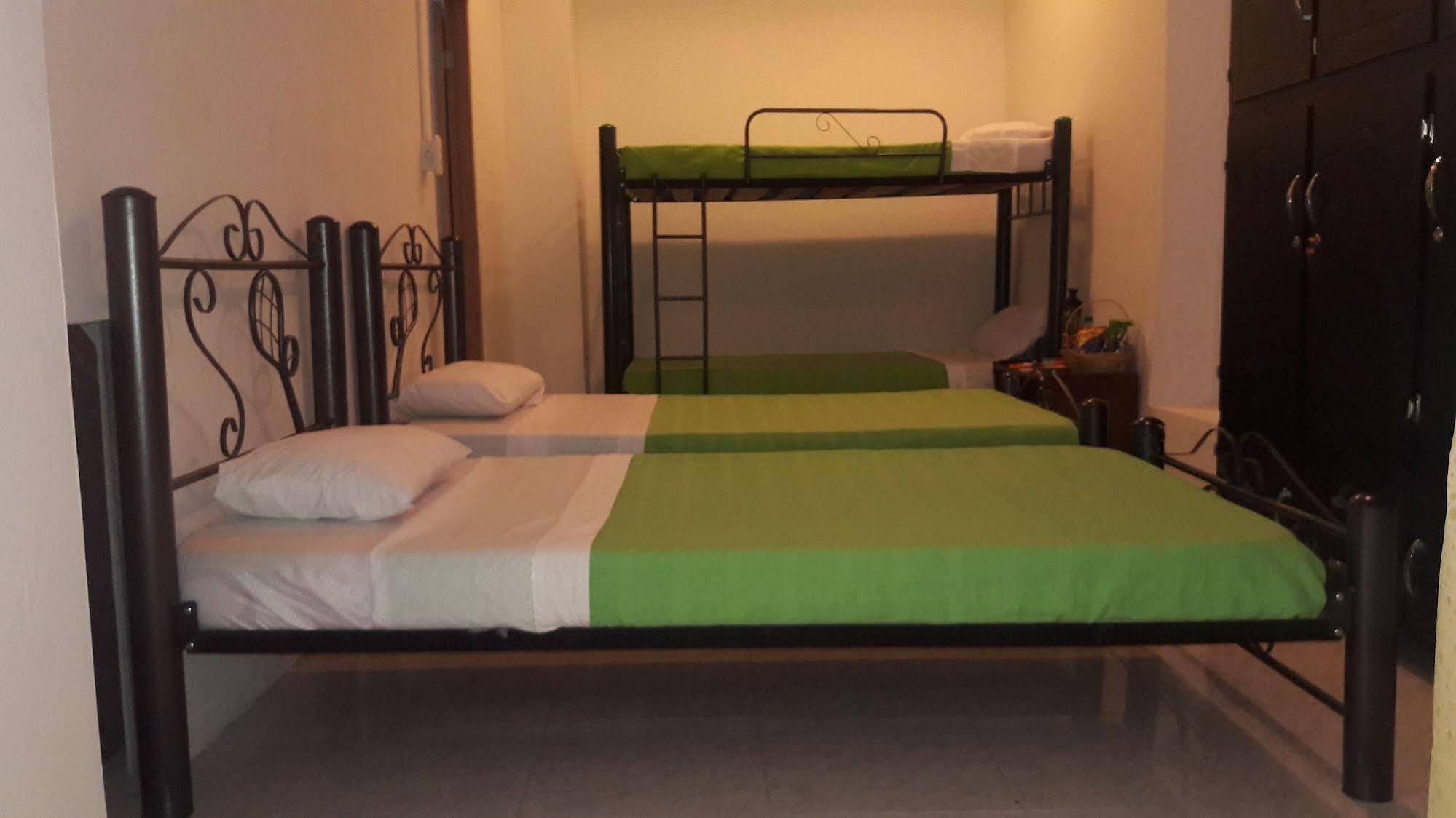 Hostal Deluxe Santander Manizales Exterior photo