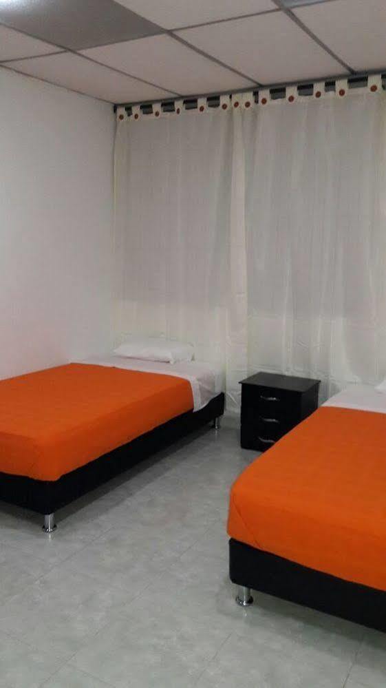 Hostal Deluxe Santander Manizales Exterior photo